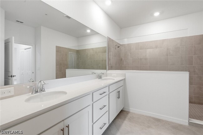 Building Photo - 15918 Grn Acrs Ave