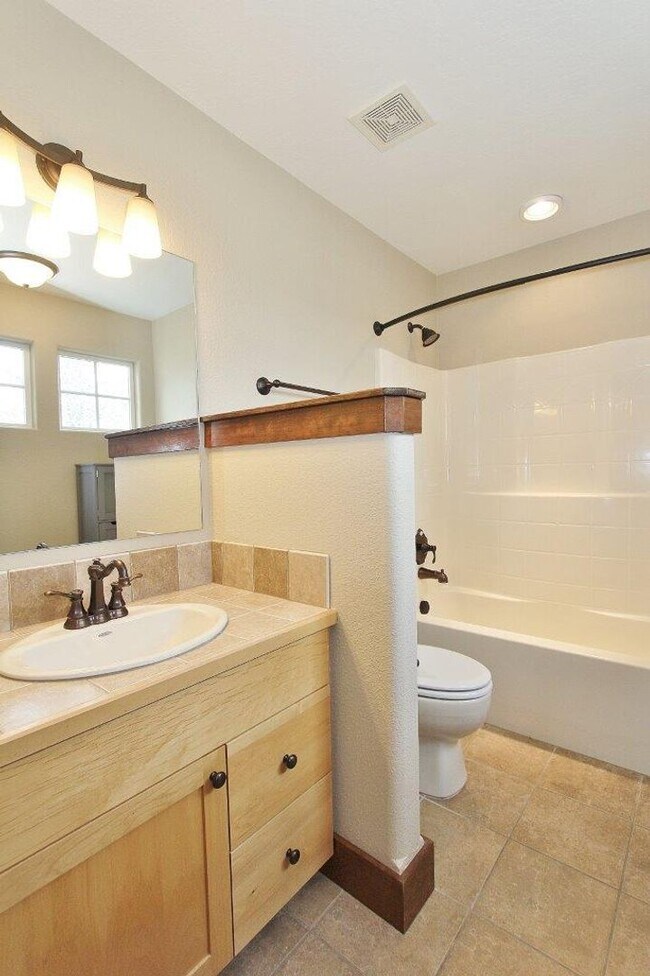 Building Photo - Patio Home in Downtown Eagle!