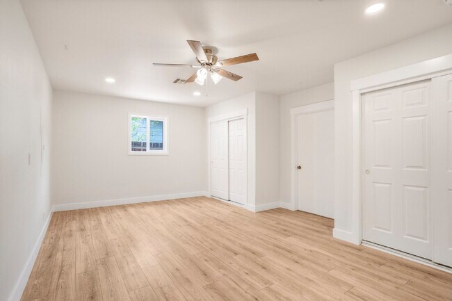Building Photo - "Charming Newly Remodeled 4-Bed Oasis Touc...