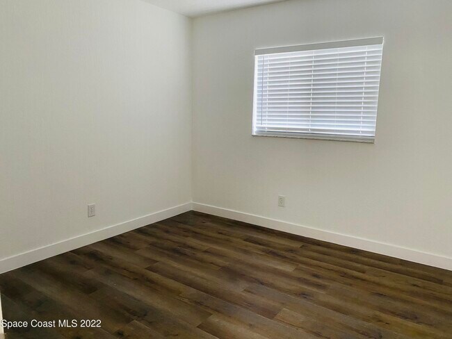 Building Photo - 1604 University Ln