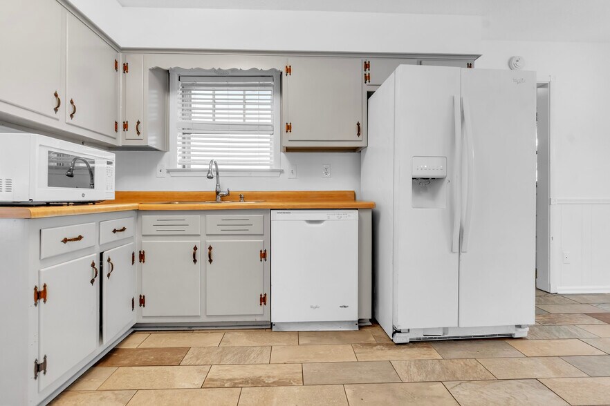 Building Photo - 5427 Shirlington Ave