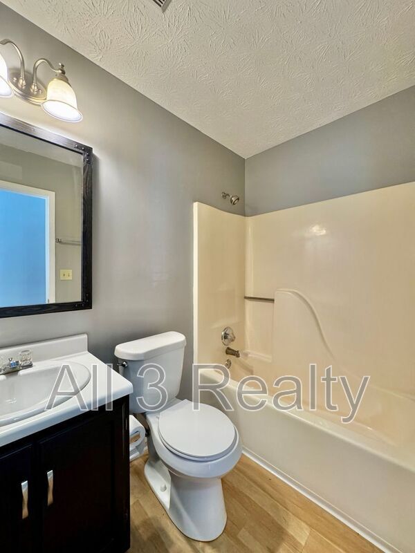Building Photo - 728 E Gardendale Dr