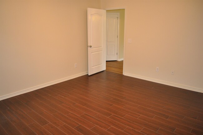 Building Photo - 673 Mozingo Ln
