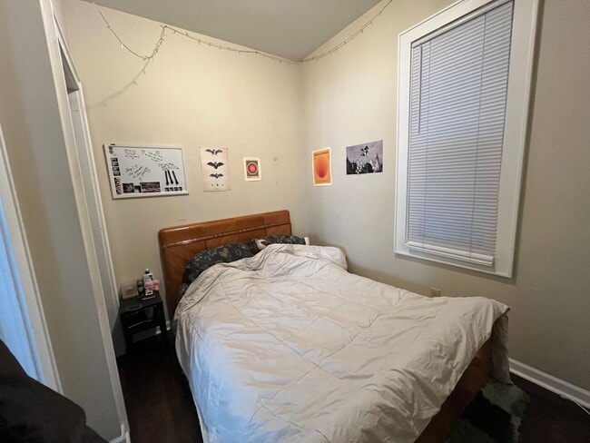 Building Photo - 1209-09B E Kane Pl