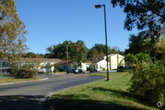 Building Photo - Majestic Oaks