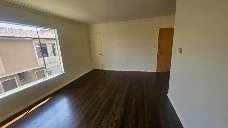 Building Photo - 1625 N Hobart Blvd