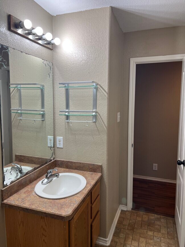 Building Photo - 2530 S Links Dr