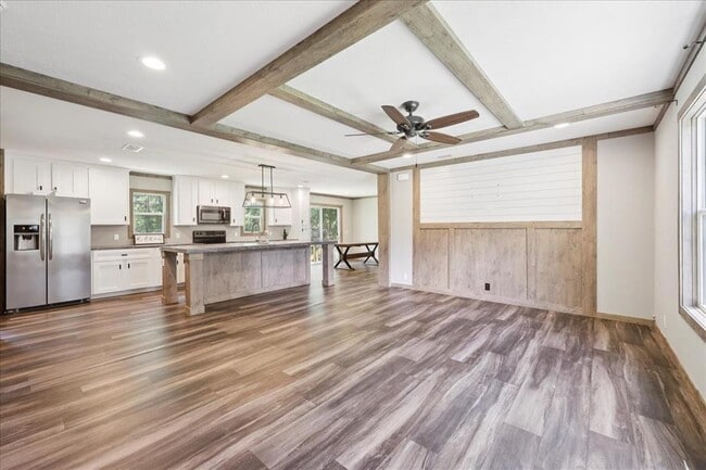 Building Photo - 13585 Mesa Dr