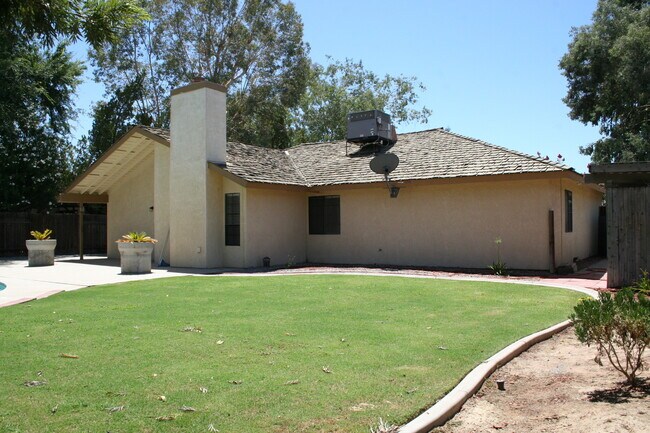 Building Photo - 13004 Hillary Way
