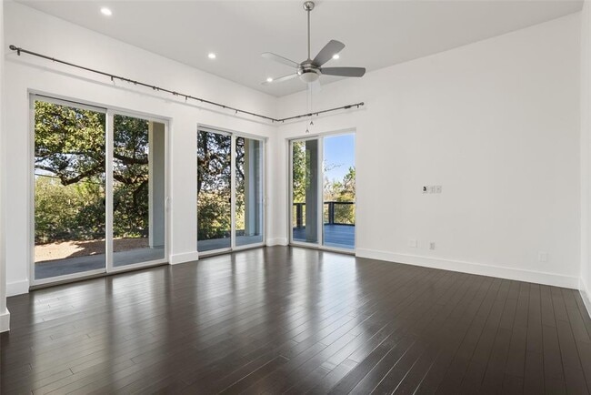 Building Photo - 1303 Azie Morton Rd