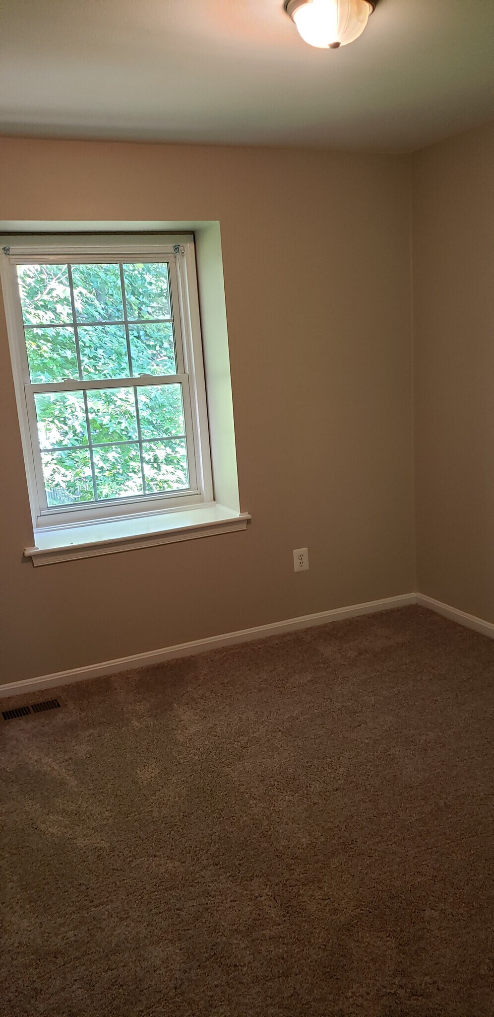 Building Photo - 9164 Broken Oak Pl