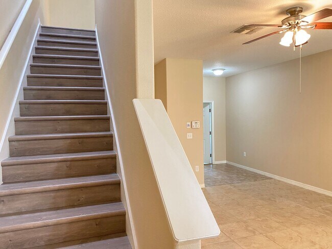 Building Photo - 2813 Lantern Hill Ave