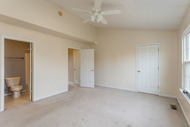 Building Photo - Spacious 3-Bedroom Townhome with Garage in a Prime Harrisonburg Location!