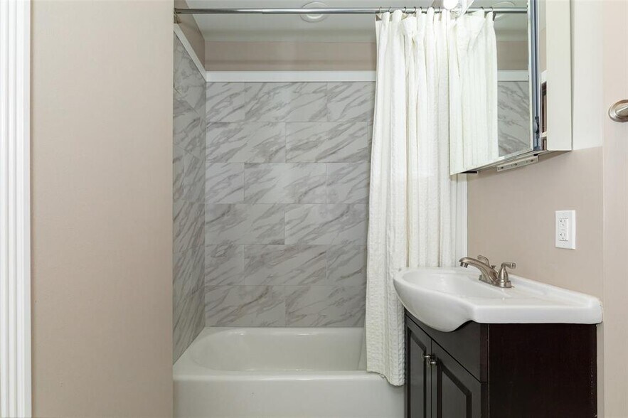 bathroom - 204 Mill St