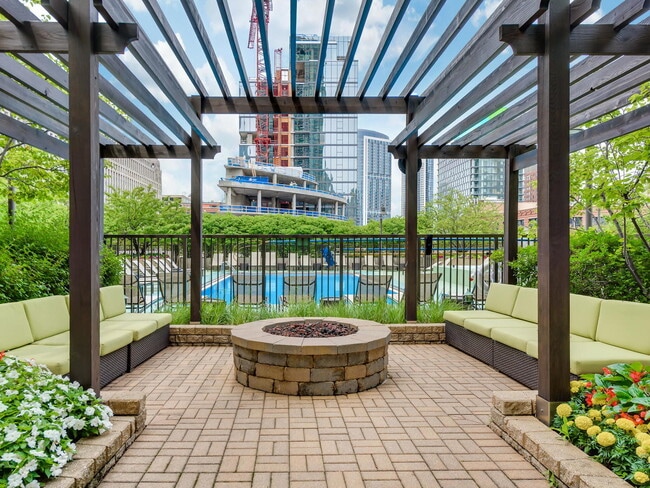 Building Photo - 400 N La Salle Dr