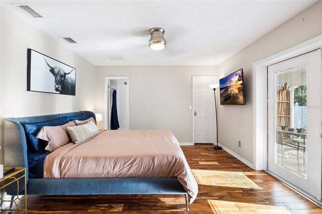 Building Photo - 304 N Matanzas Ave