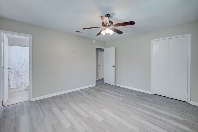 Building Photo - 213 El Ogden Dr