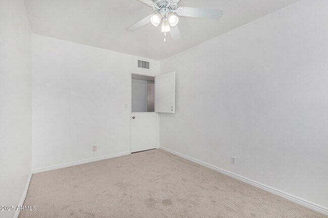 Building Photo - 3726 E Weldon Ave