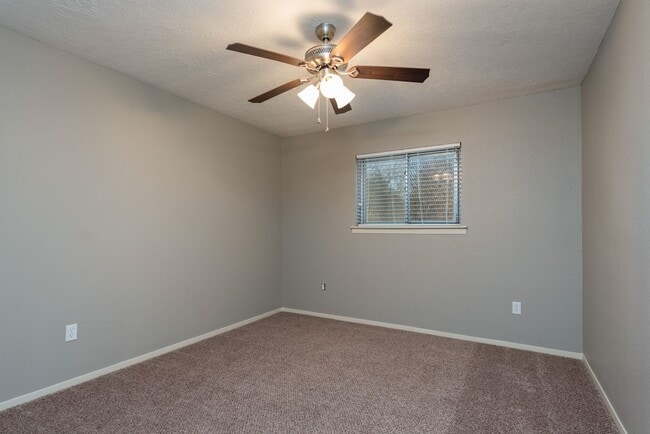 Building Photo - AUGUST 2026 MOVE IN! Beautiful 5 Bed Recently Renovated!