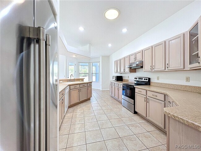 Building Photo - 5950 N Petunia Terrace