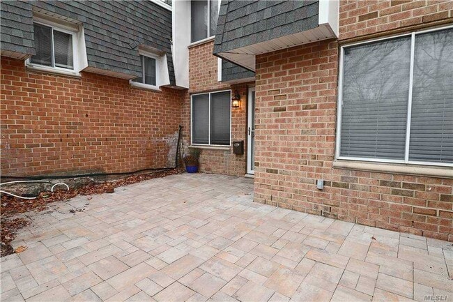 Building Photo - 36 Sagamore Hills Dr