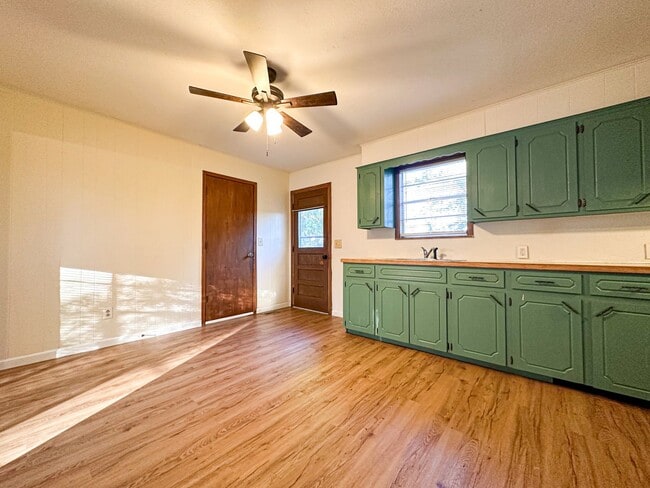 Building Photo - 3 bed/2 bath HOME w/ Garage! NOW LEASING! ...