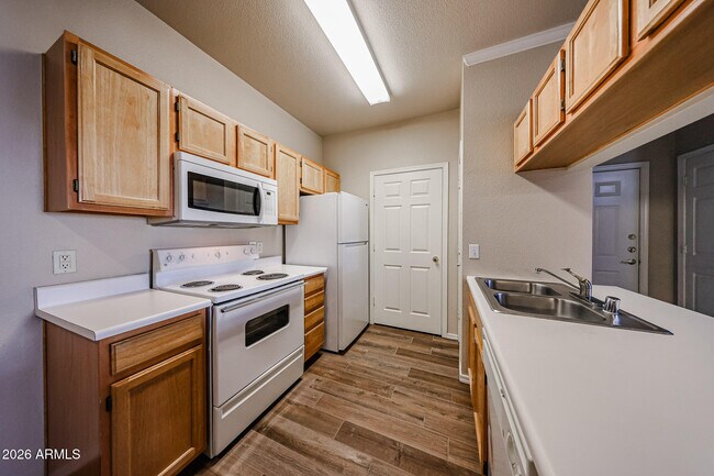 Building Photo - 5401 E Van Buren St