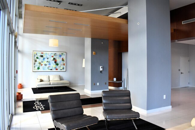 Building Photo - 300 S Australian Ave