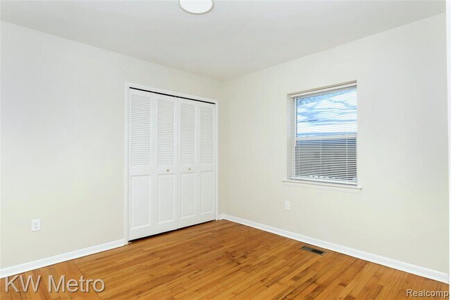 Building Photo - 2116 Garfield St