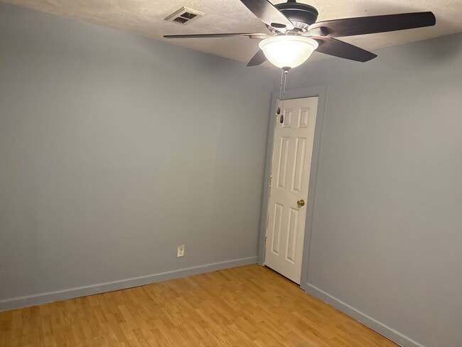 Building Photo - Cozy 2 bedroom remodeled home