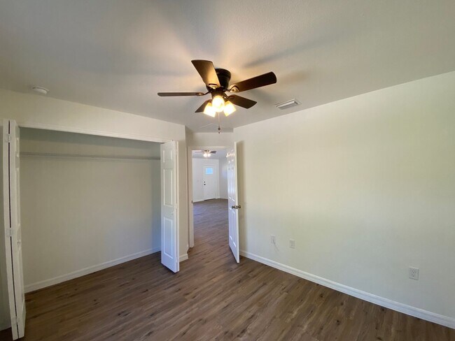 Building Photo - Custom Home - Desirable SW Ocala neighborhood 3/2/2 ** Wont Last**