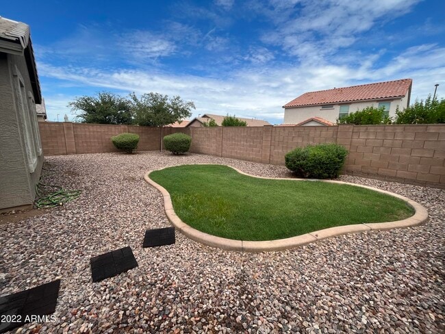 Building Photo - 2190 E Hazeltine Way