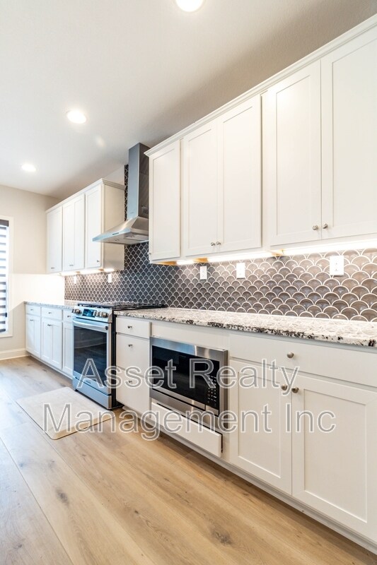 Building Photo - 1730 Silver Chapel Dr