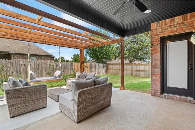 Building Photo - 3200 SW Rosemont Ave