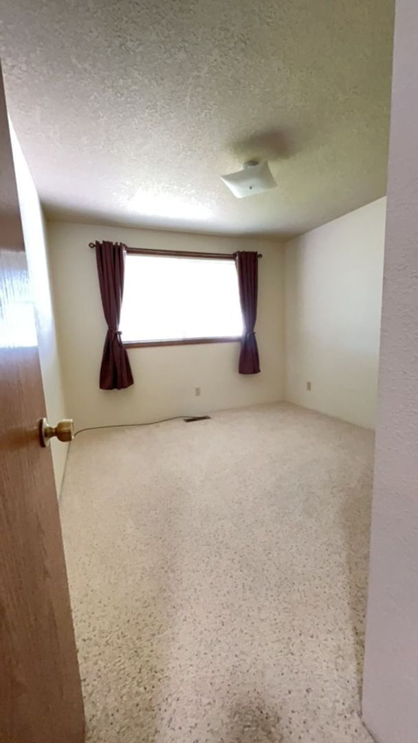Building Photo - 3 Bedroom 2.5 Bath House