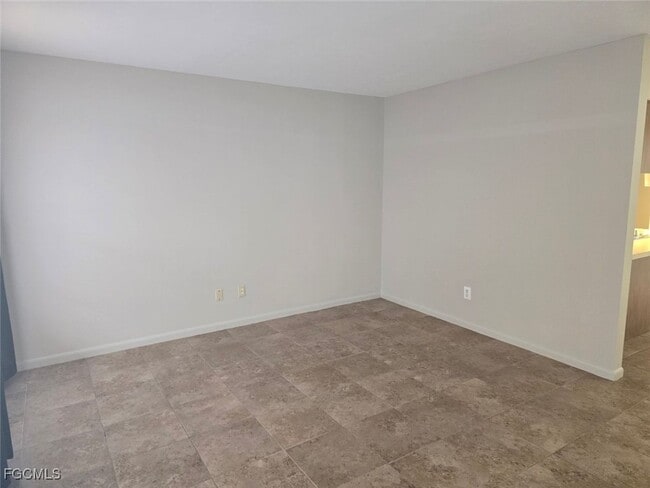 Building Photo - 2312 SE 6th Terrace