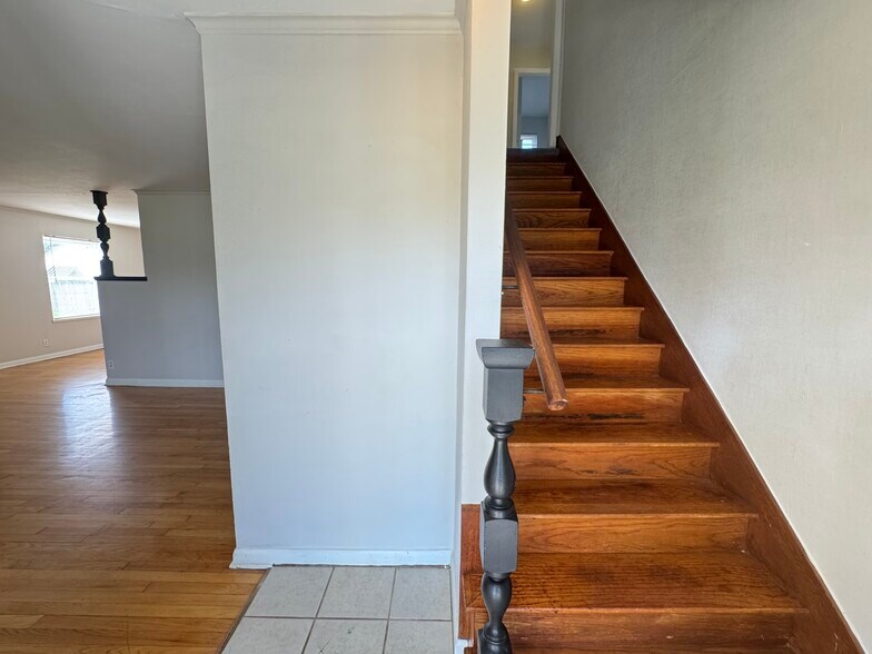 Building Photo - 6007 NW 32nd St