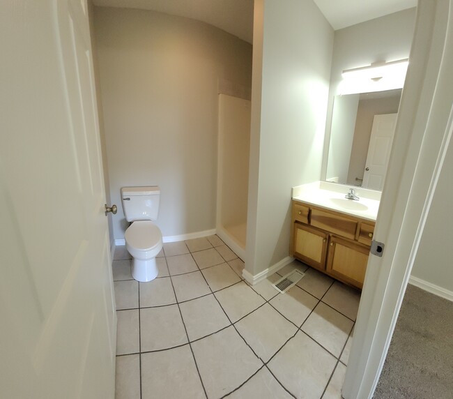 Master Bathroom - 100 Thompson Ln