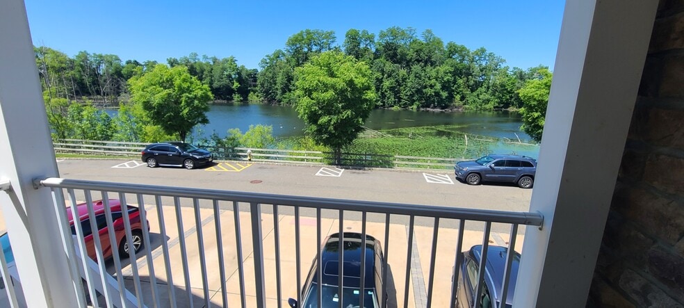 Building Photo - 408 Waterview Ct