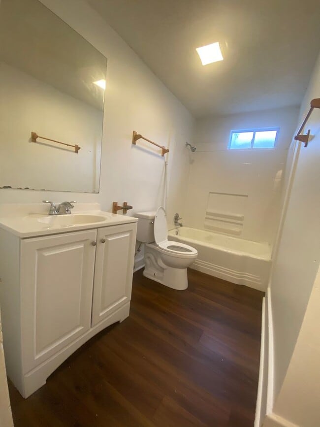 Building Photo - First Floor 1BD w/ In Unit Laundry