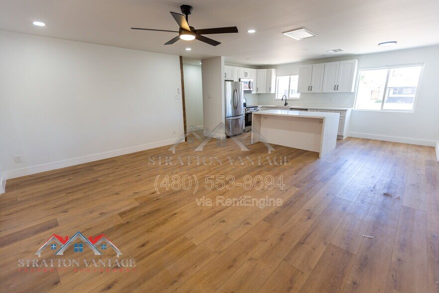 Building Photo - 4826 E Avalon Dr