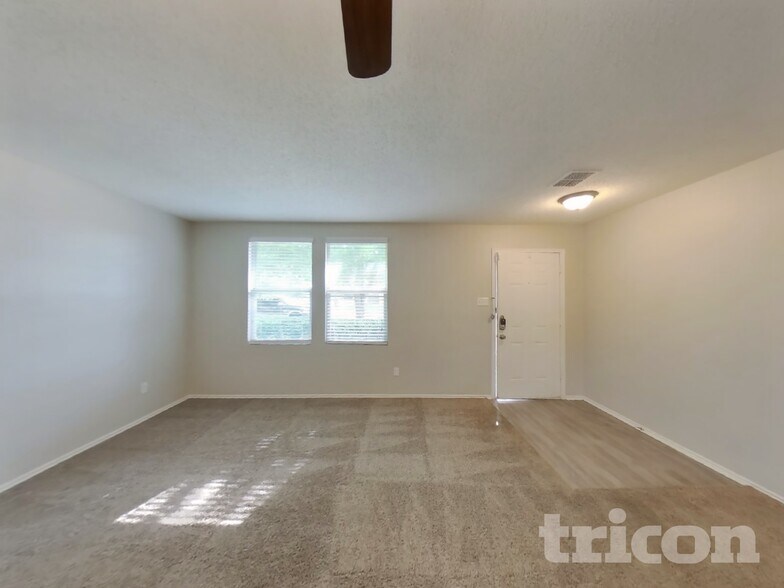 Building Photo - 5021 Village Stone Ct