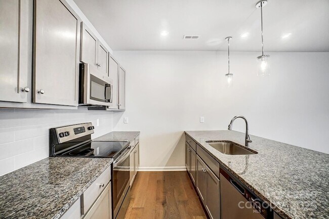 Building Photo - 7014 Fairmile Run