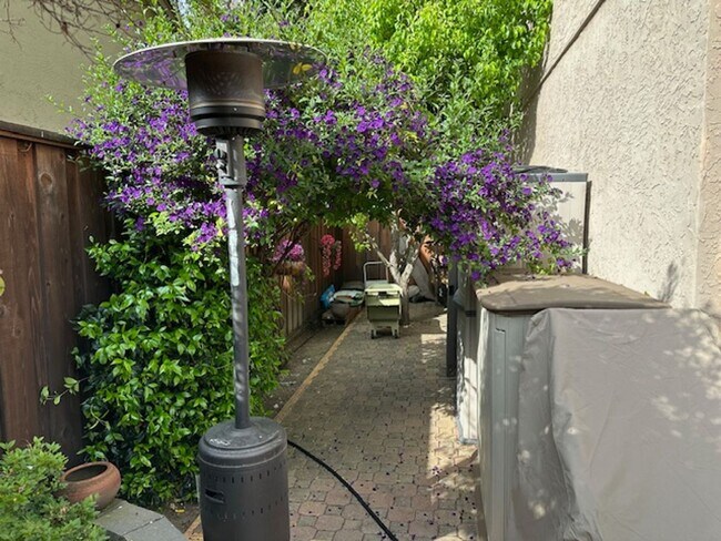 Building Photo - San Ramon 5 bed / 2.5 bath, desirable neig...