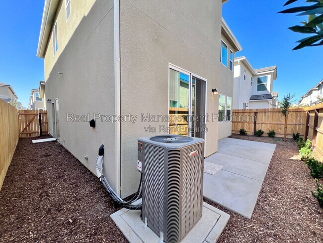 Building Photo - 1491 Vintage Ln