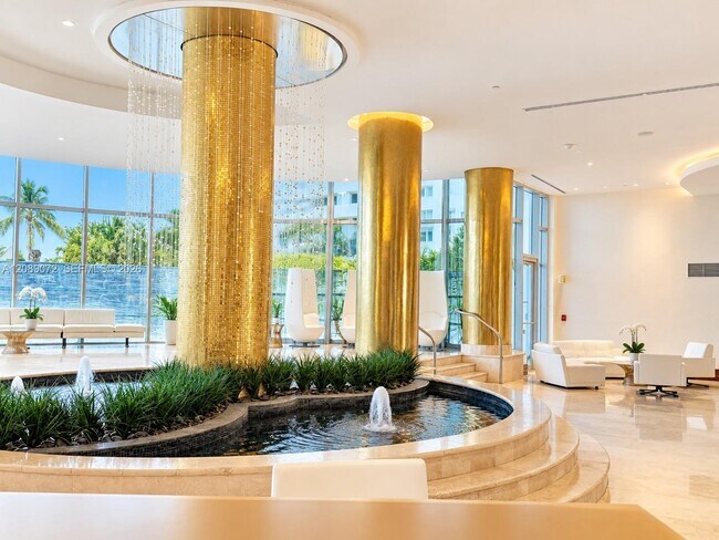 Building Photo - 5161 Collins Ave