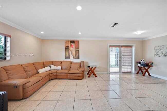 Building Photo - 1054 SW 124th Ct