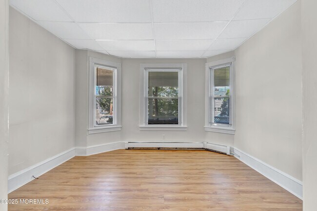 Building Photo - 203 13th Ave
