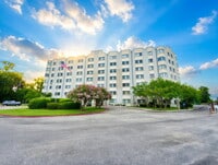 Building Photo - Top-Floor 2 Bedroom / 2 Bath Condo in The Meridian – Gated Community!