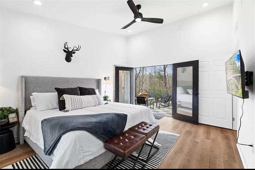 Building Photo - 22 Deer Path